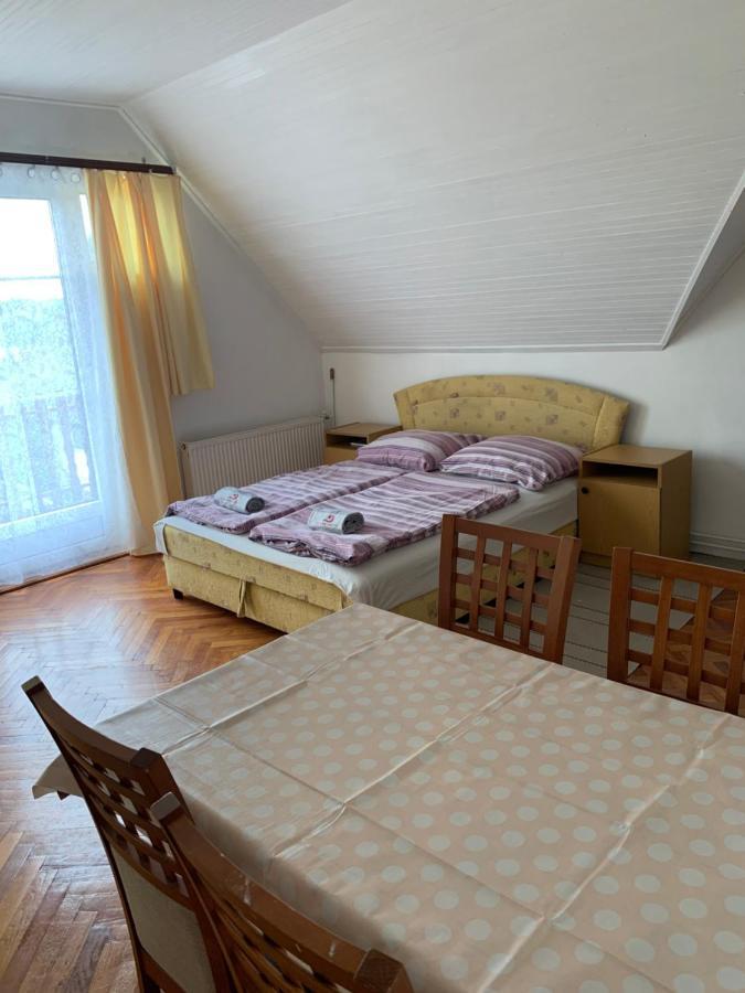 Kriszta Apartmanhaz Apartment Balatonlelle Exterior photo