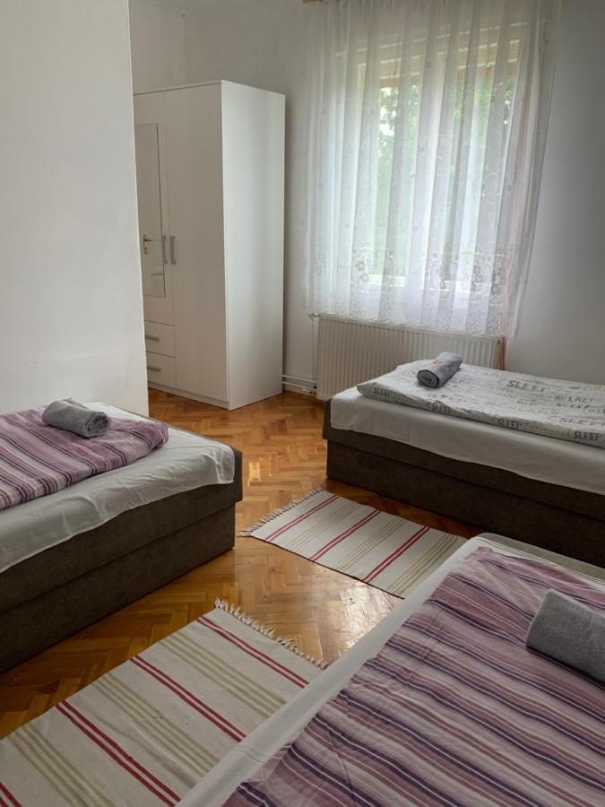Kriszta Apartmanhaz Apartment Balatonlelle Exterior photo