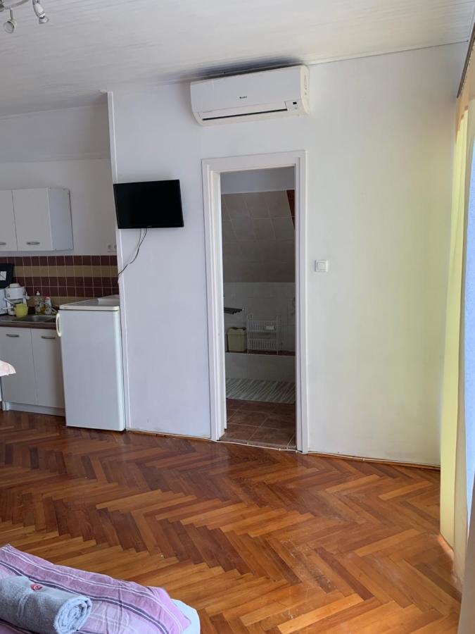 Kriszta Apartmanhaz Apartment Balatonlelle Exterior photo