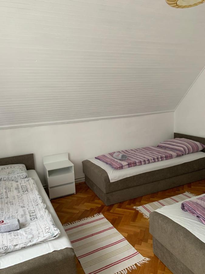 Kriszta Apartmanhaz Apartment Balatonlelle Exterior photo