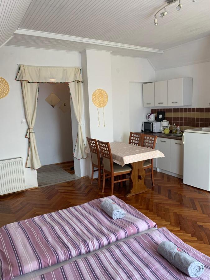 Kriszta Apartmanhaz Apartment Balatonlelle Exterior photo