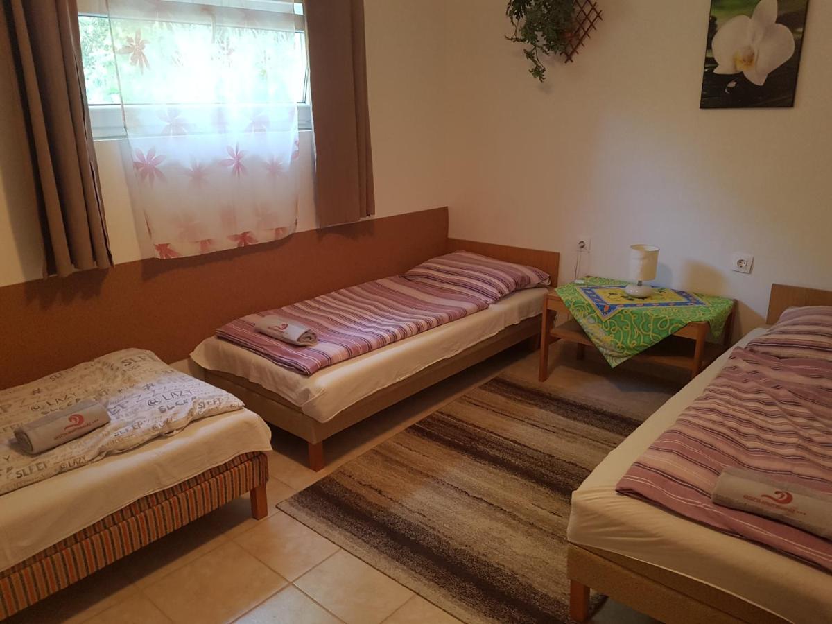 Kriszta Apartmanhaz Apartment Balatonlelle Exterior photo